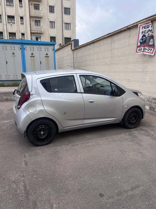 Продается машина спарк