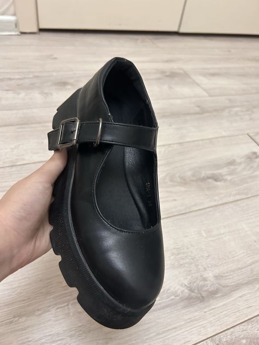 Школьные туфли черные новые