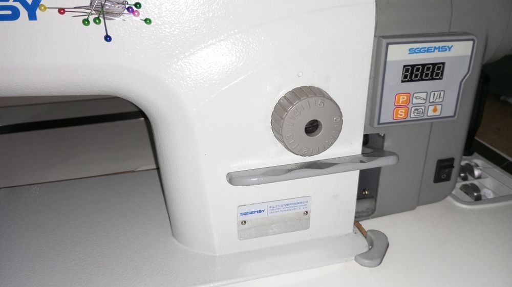 Продам швейную машинку