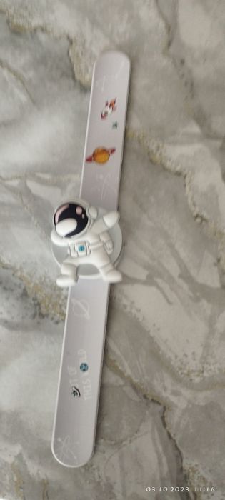 Часы в виде космонафт