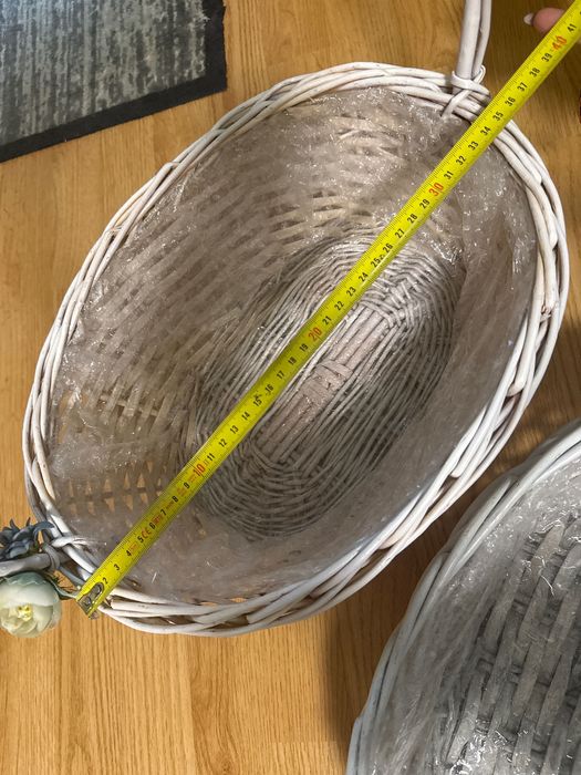 Бели кошници за специални поводи