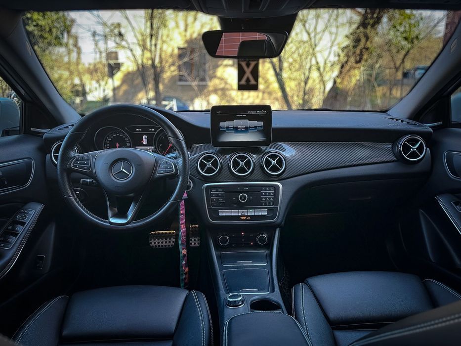 GLA220 / Face / AMG Line / Edition / Harman Kardon / Panorama / Full