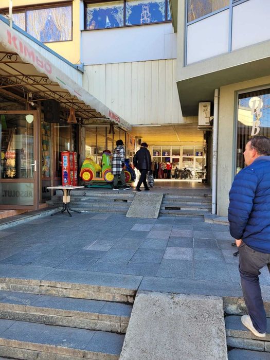 Дава се под наем Магазин в Велико Търново, Бузлуджа - 240 кв.м за 918 € - Снимка #2