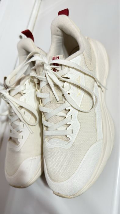 Продам кроссовки Lining