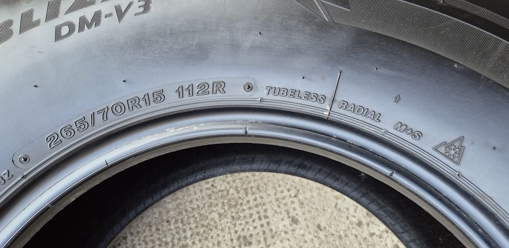 O bucată 265/70 R15 M+S iarnă - una Bridgestone