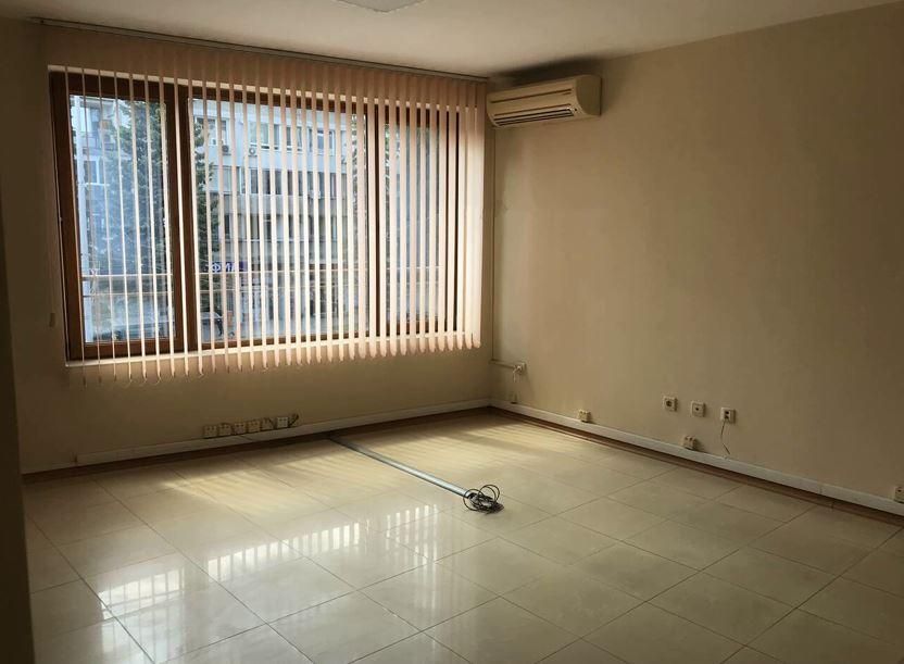 Дава се под наем Офис в Бургас, Център - 85 кв.м за 357 € - Снимка #1