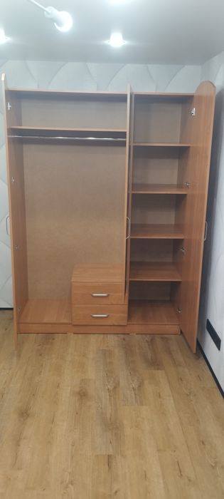 Шкаф с кроватью в спальню.