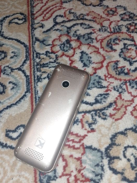 Продам просто телефон