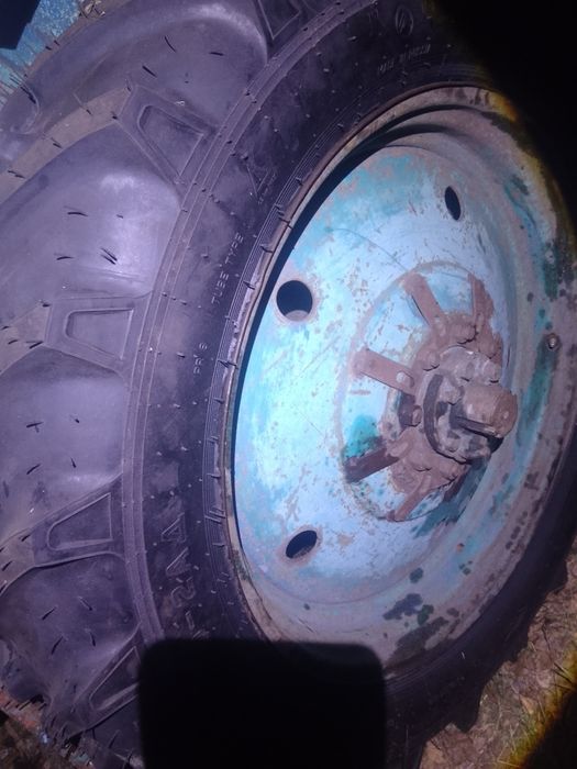 Трактор Юмз 6  в рабочем состоянии