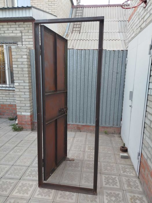 Дверь металлическая правая