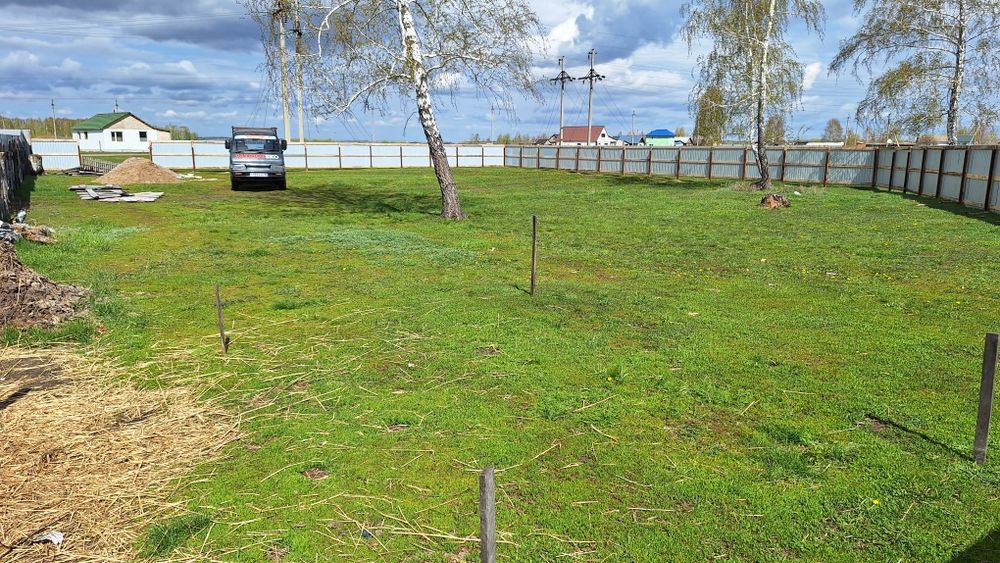 Участок с постройкой