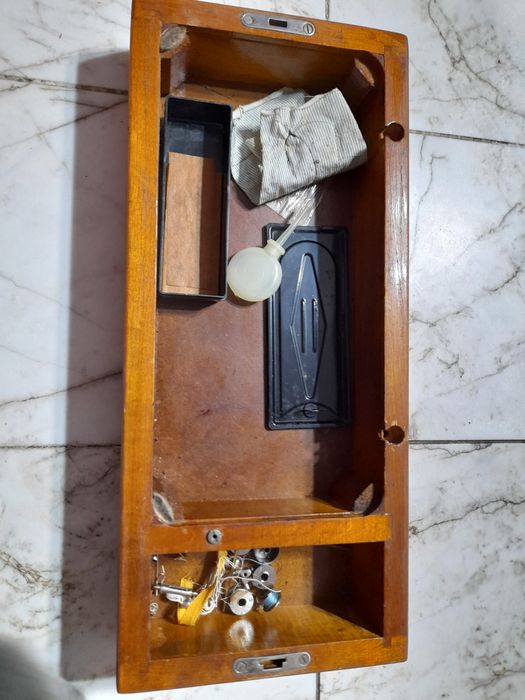 Френска газена лампа и кутия за шевна машина Union