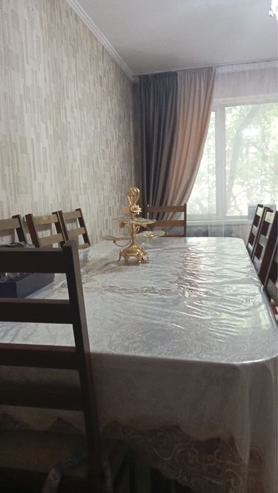 Продается стол-стулья