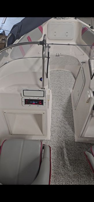 Vand barca cu motor si peridoc