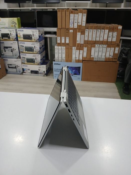 Hp omnibook core7-150u 16/512