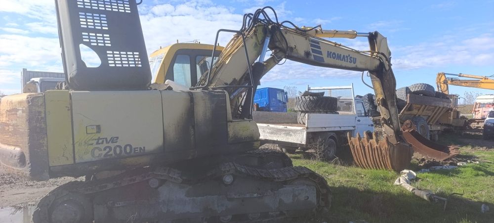 Dezmembrez Komatsu PC 200 PC 210 PC 230