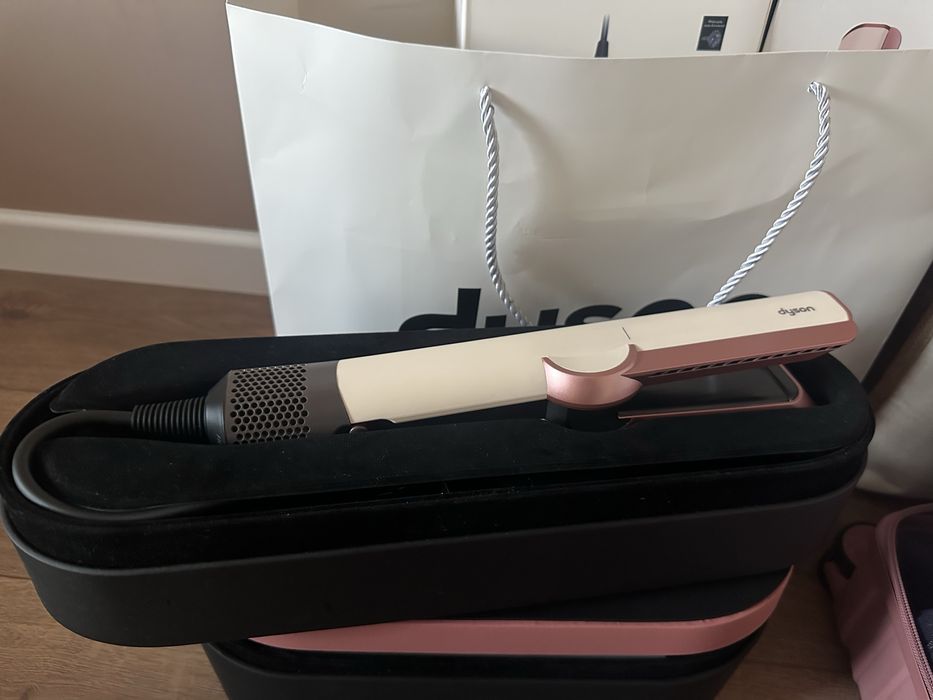 Продается утюжок Dyson