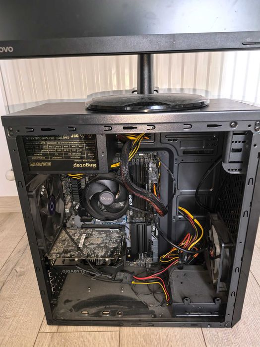 Vând sau schimb PC Gaming + Monitor Full HD | GTX 1650 4GB | Ryzen 3 | 8GB RAM | SSD NVMe
