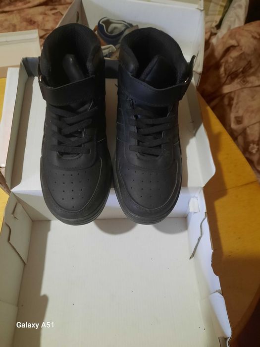 Здравейте  продавам детски обувки