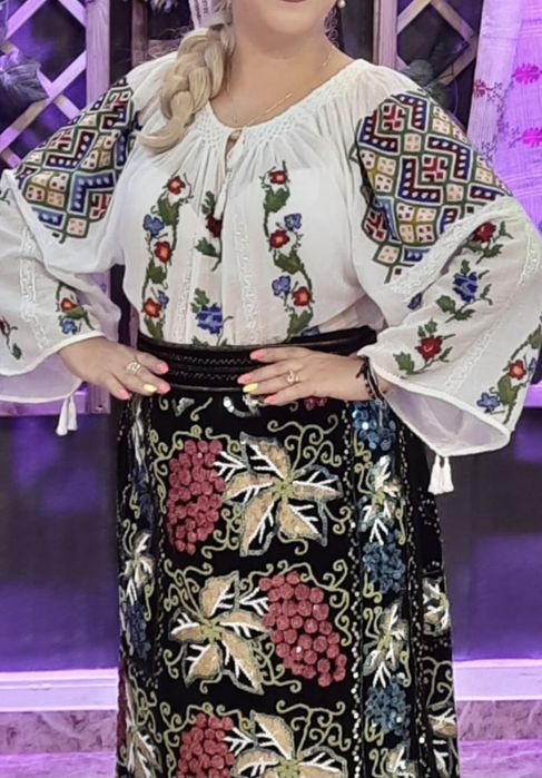 Costum popular autentic de vanzare