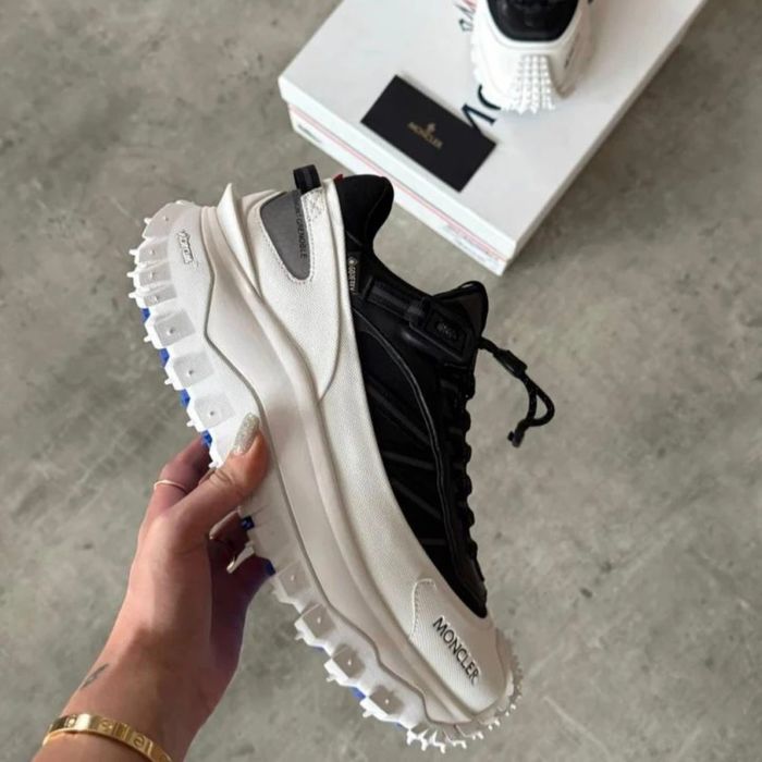 Mnclr "Black/White"