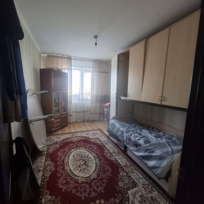 Продам 4 комн.кв, центр, 8/9