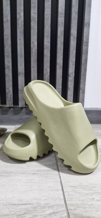 yeezy slides adidas
