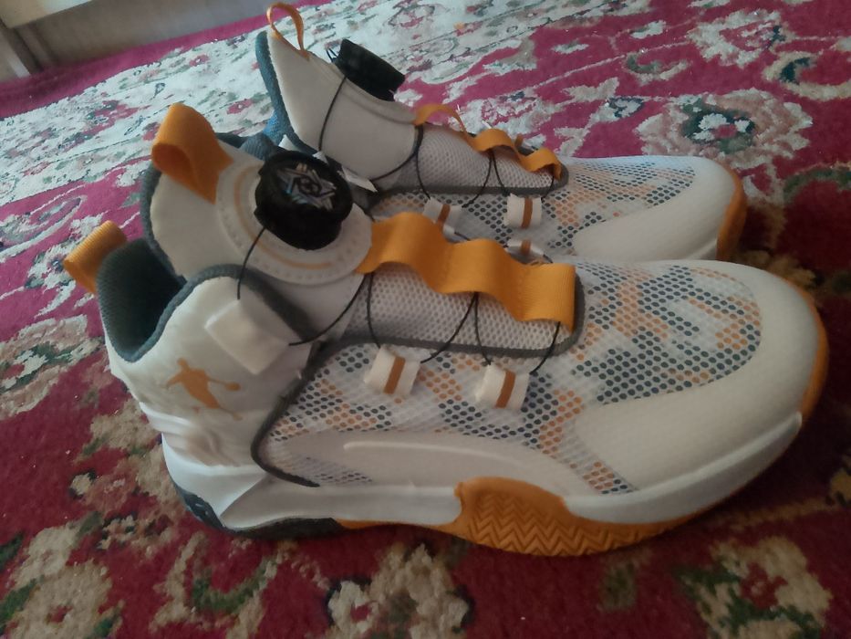 Продам кросовки новые детские