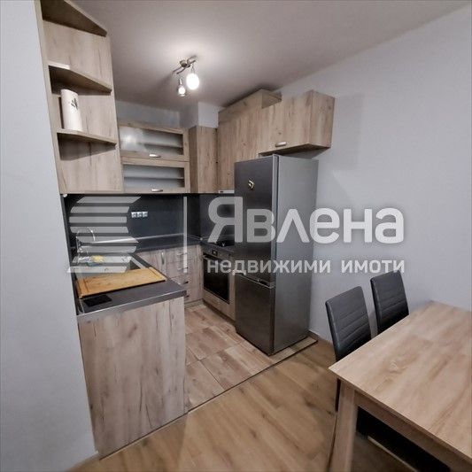 Дава се под наем Двустаен апартамент в Варна, Бриз - 69 кв.м за 650 € - Снимка #2