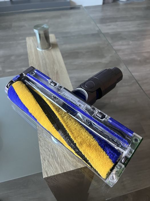Dyson V12 четка с лазер