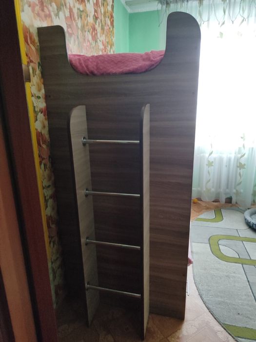 Двухъярусная кровать