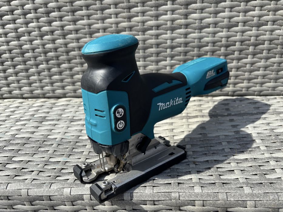 Pendular Makita DJV181
