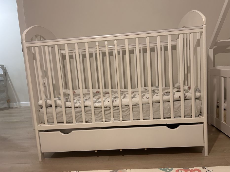 Детска дървена кошара, легло 120х60 + матрак + протектор за матрак