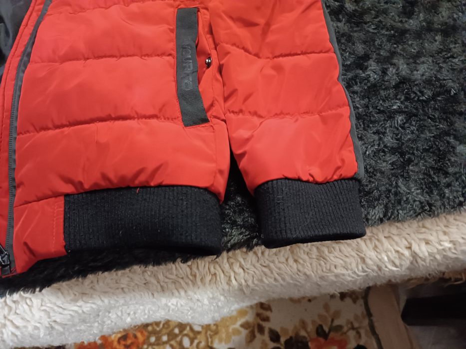 Яке дамско червен цвят размер s