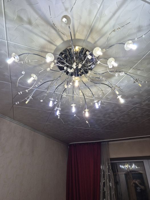 Продам хорошую люстру