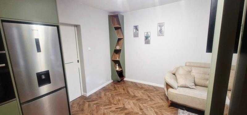 Дава се под наем Двустаен апартамент в Бургас, Център - 65 кв.м за 648.21 € - Снимка #2