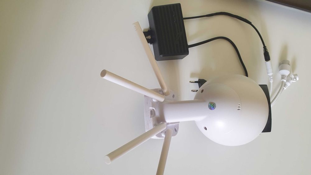 WiFi охранителна камера CloudCam с нощно виждане и 4 антени