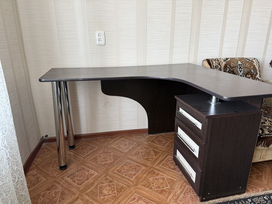 Продам мебель шкаф компьютерный стол