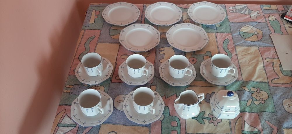 Прекрасен, немски сервиз за кафе.