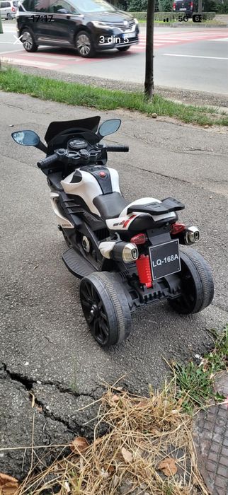 Se vinde motoreta copii cu 2 motoare