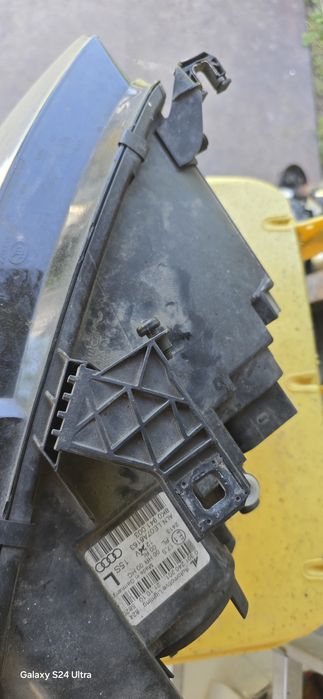 Far stanga audi a4 2010-2011