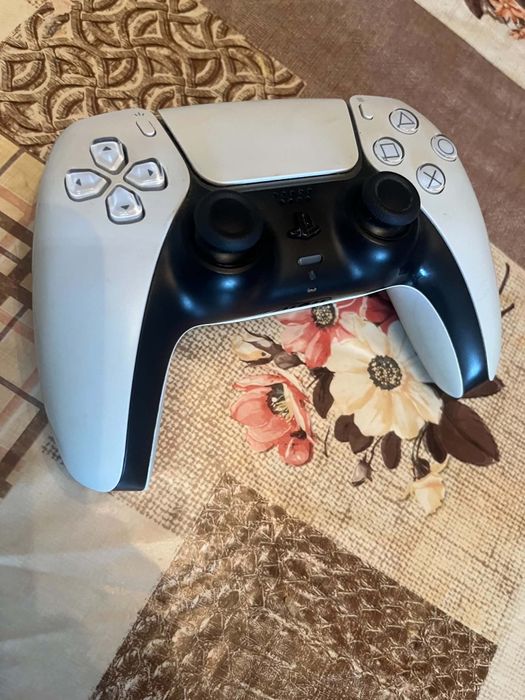 Джойстик от PS5 чисто нов няма и драскотина