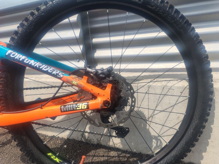 Vând bicicletă full suspension Giant Trance