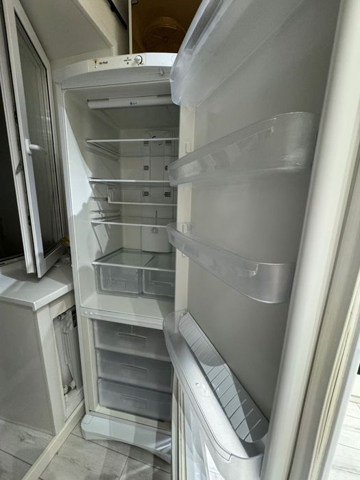 Холодильник Indesit