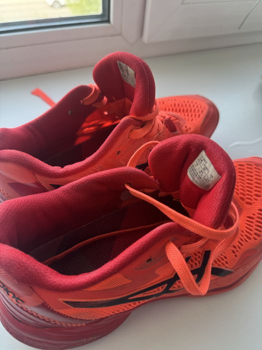 Продам кроссовки