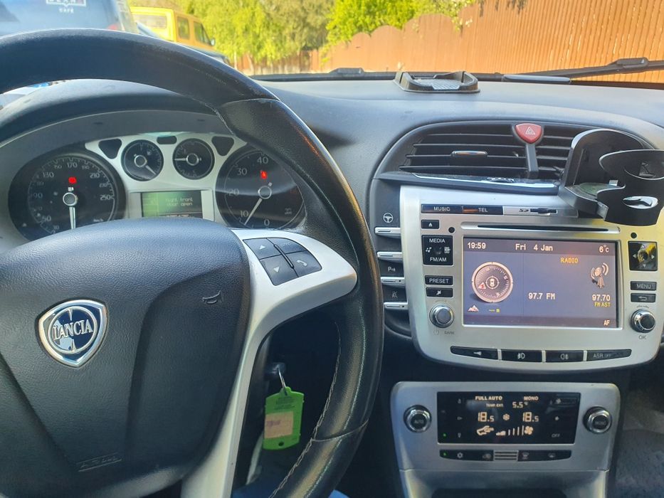 Lancia Delta 3  Motor 1.6 diesel
Dublu Climatronic
Tapiterie Piele+Alcantara Isofix
Pilo