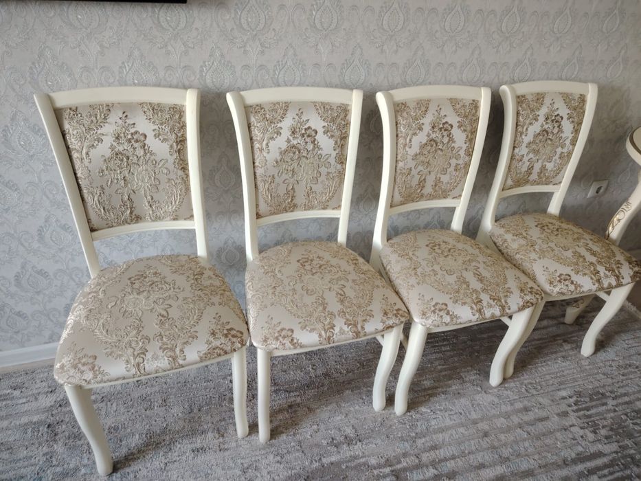 Продам стол и стулья