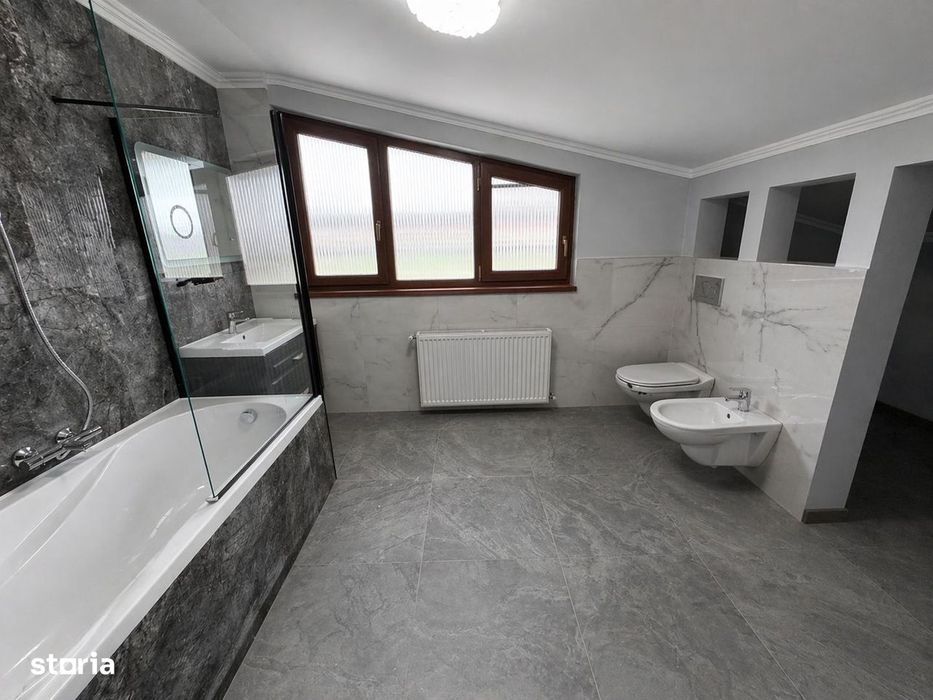 Casă 5 camere recent renovată, 220 mp utili, curte 426 mp