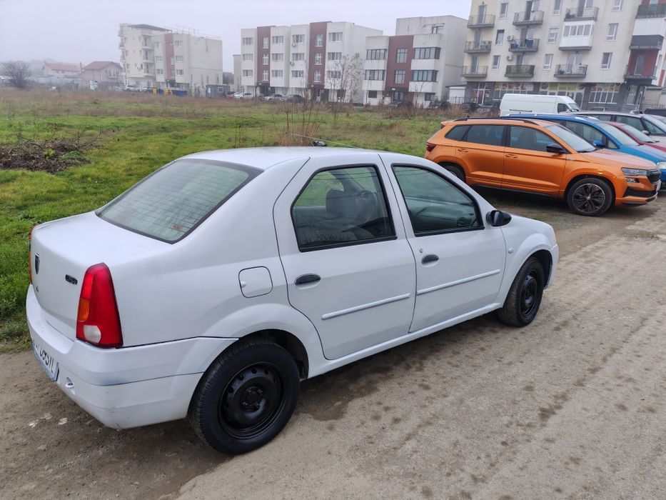 Dacia Logan benzina 1.4 an 2006  preț 1050e .