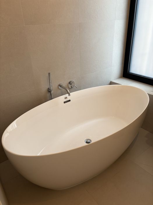 Cada freestanding Kroner